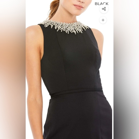 Mac Duggal Fitted Silhouette Gown with Crew Neckline Size 4 Style 26516 - Picture 4 of 8